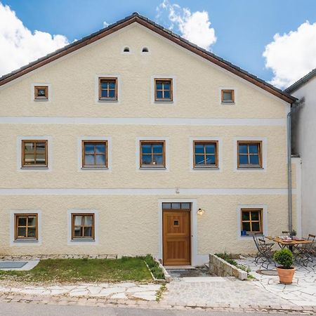 Gehobenes Ambiente In Historischer Wohnung Walting Eksteriør billede