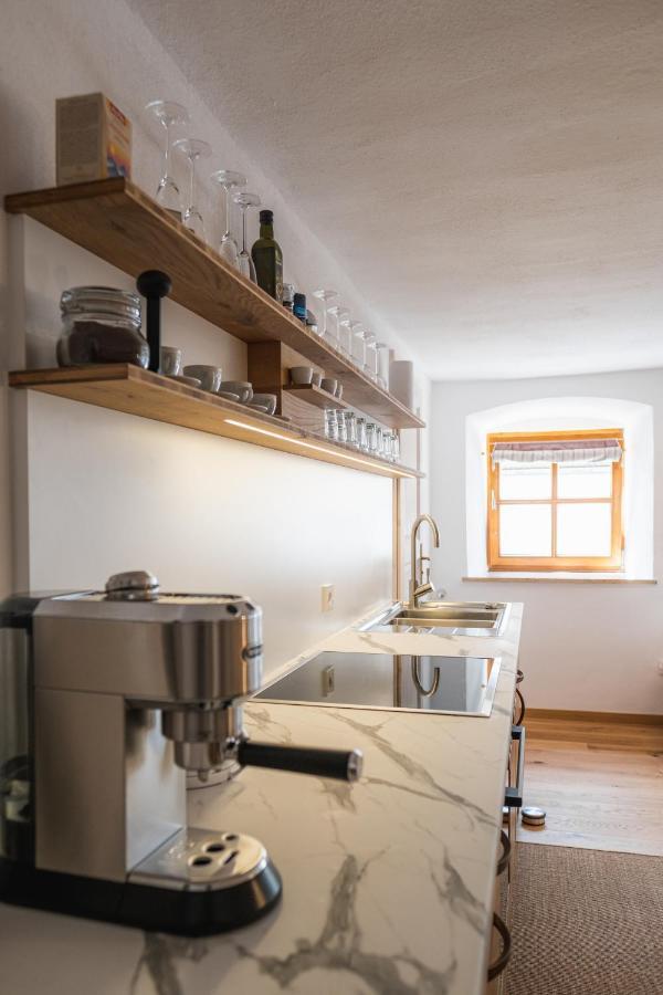 Gehobenes Ambiente In Historischer Wohnung Walting Eksteriør billede