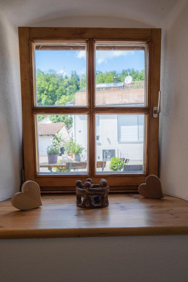Gehobenes Ambiente In Historischer Wohnung Walting Eksteriør billede