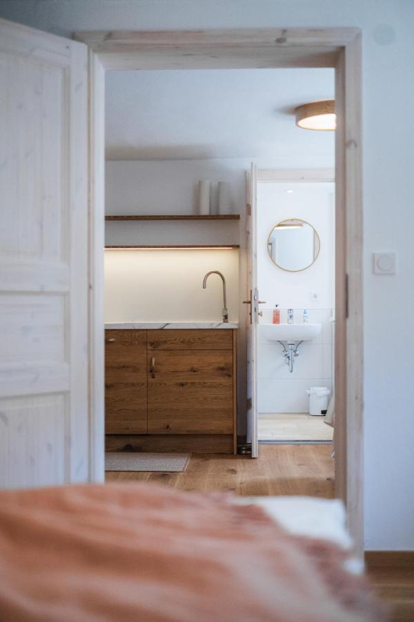 Gehobenes Ambiente In Historischer Wohnung Walting Eksteriør billede