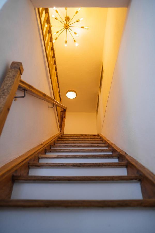 Gehobenes Ambiente In Historischer Wohnung Walting Eksteriør billede
